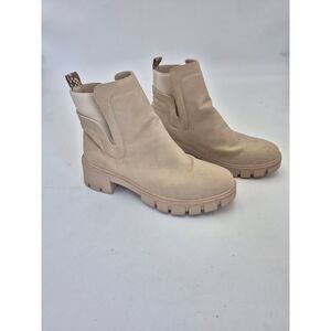 Qupid Women's Renley Faux Suede Chunky Lug Sole Chelsea Ankle Boots Size 8 Beige